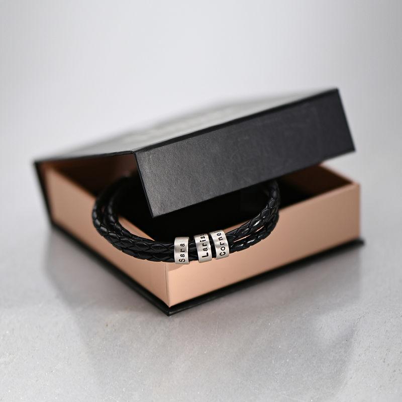 Herrenarmband aus schwarzem Leder – personalisierbar mit Verzierungen in Silber oder Gold